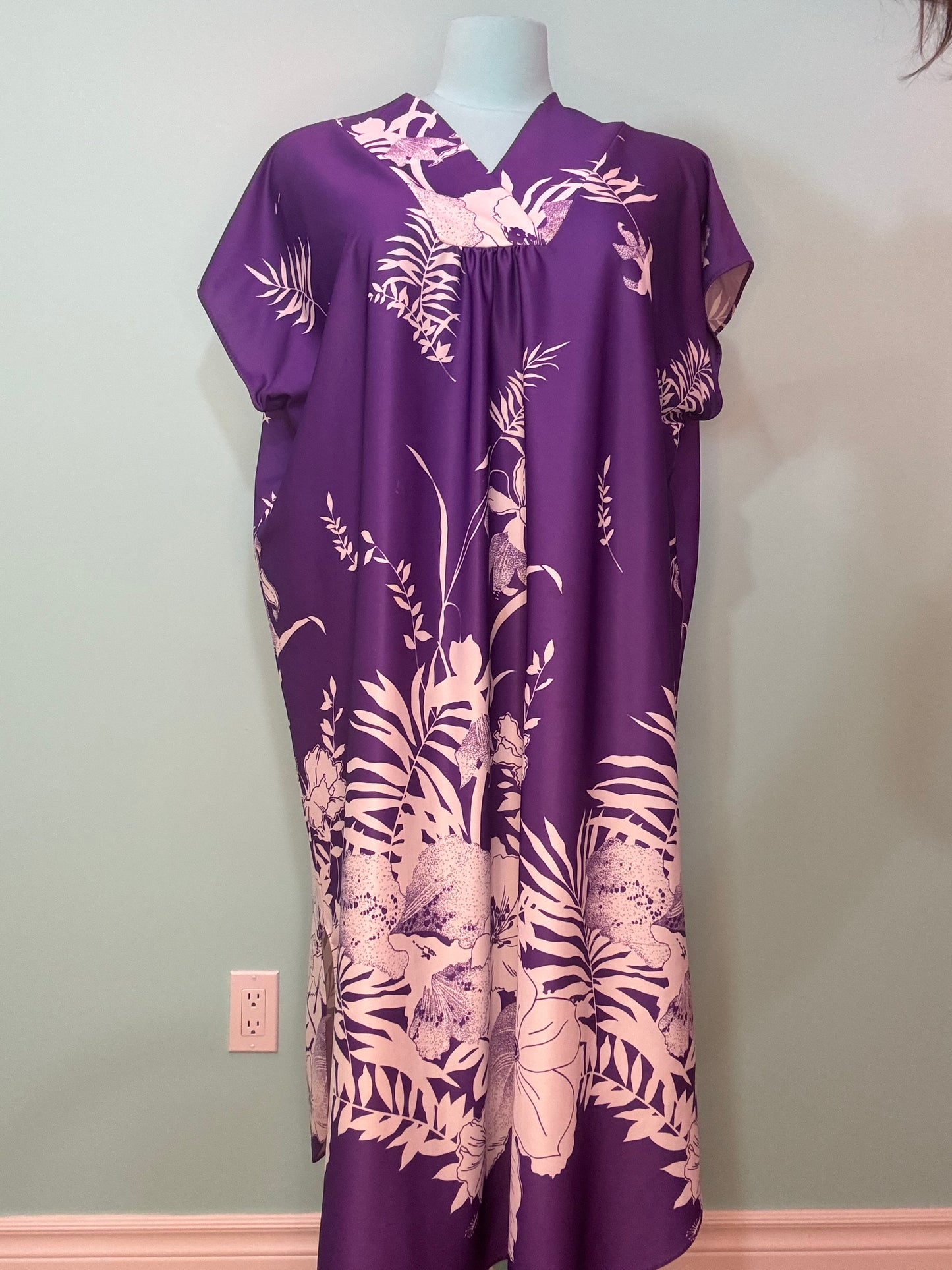 VINTAGE 1970'S PURPLE TROPICAL LOUNGE DRESS