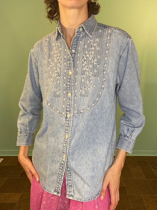 VINTAGE "GAP" EMBROIDERED DENIM SHIRT