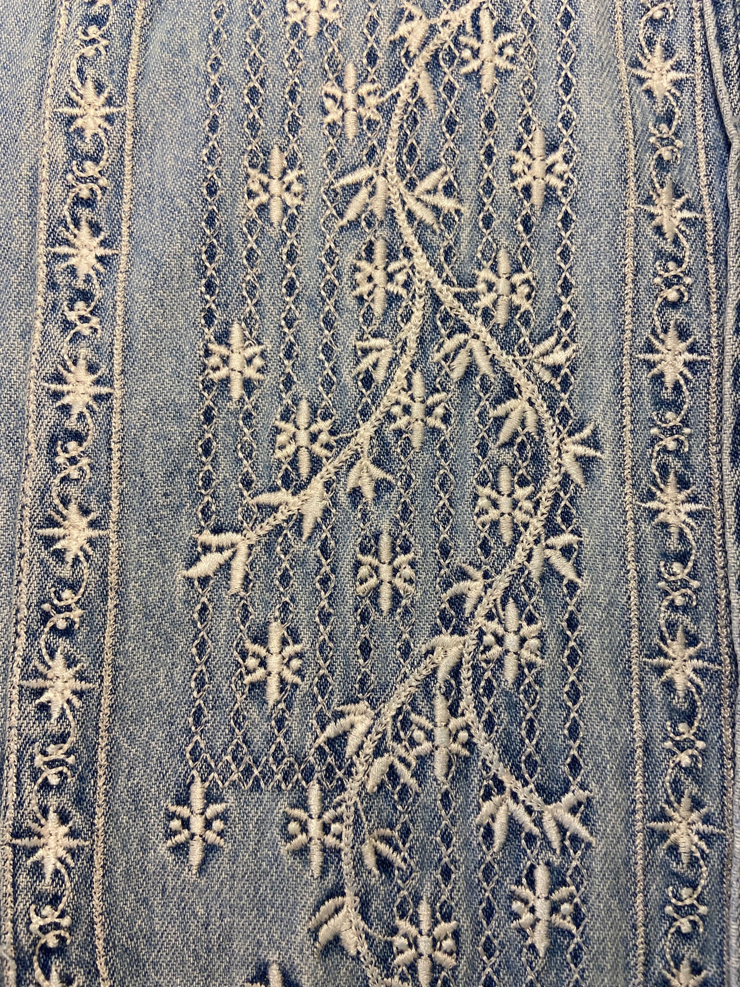 VINTAGE "GAP" EMBROIDERED DENIM SHIRT