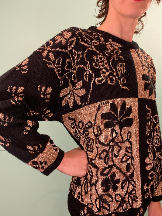 VINTAGE BLACK AND GOLD HOLIDAY FLORAL SWEATER