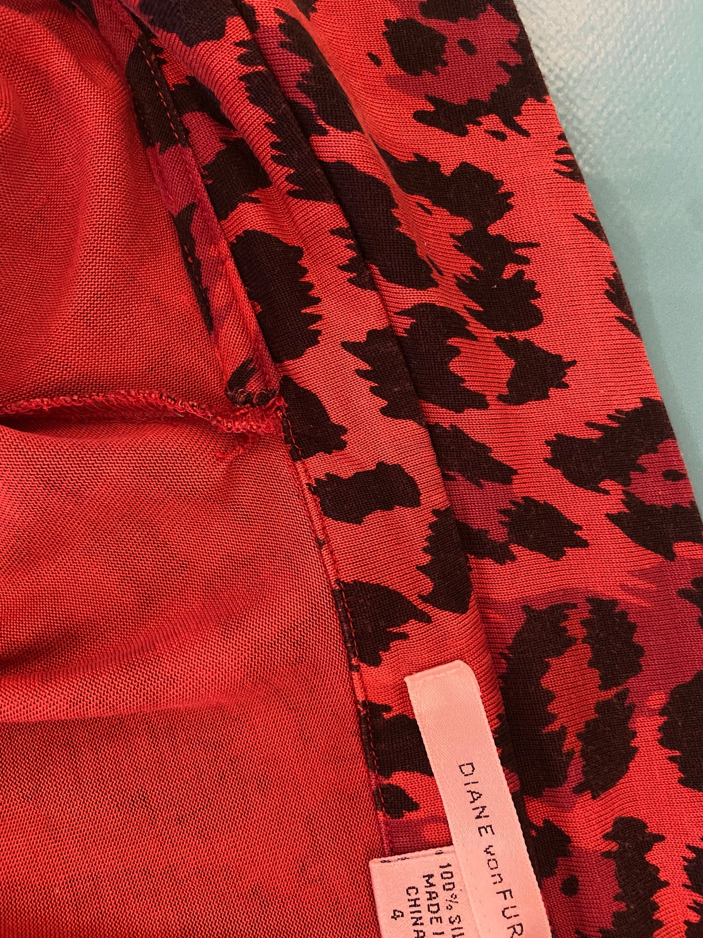 VINTAGE "DIANE VON FURSTENBERG" %100 SILK RED LEOPARD PRINT WRAP DRESS