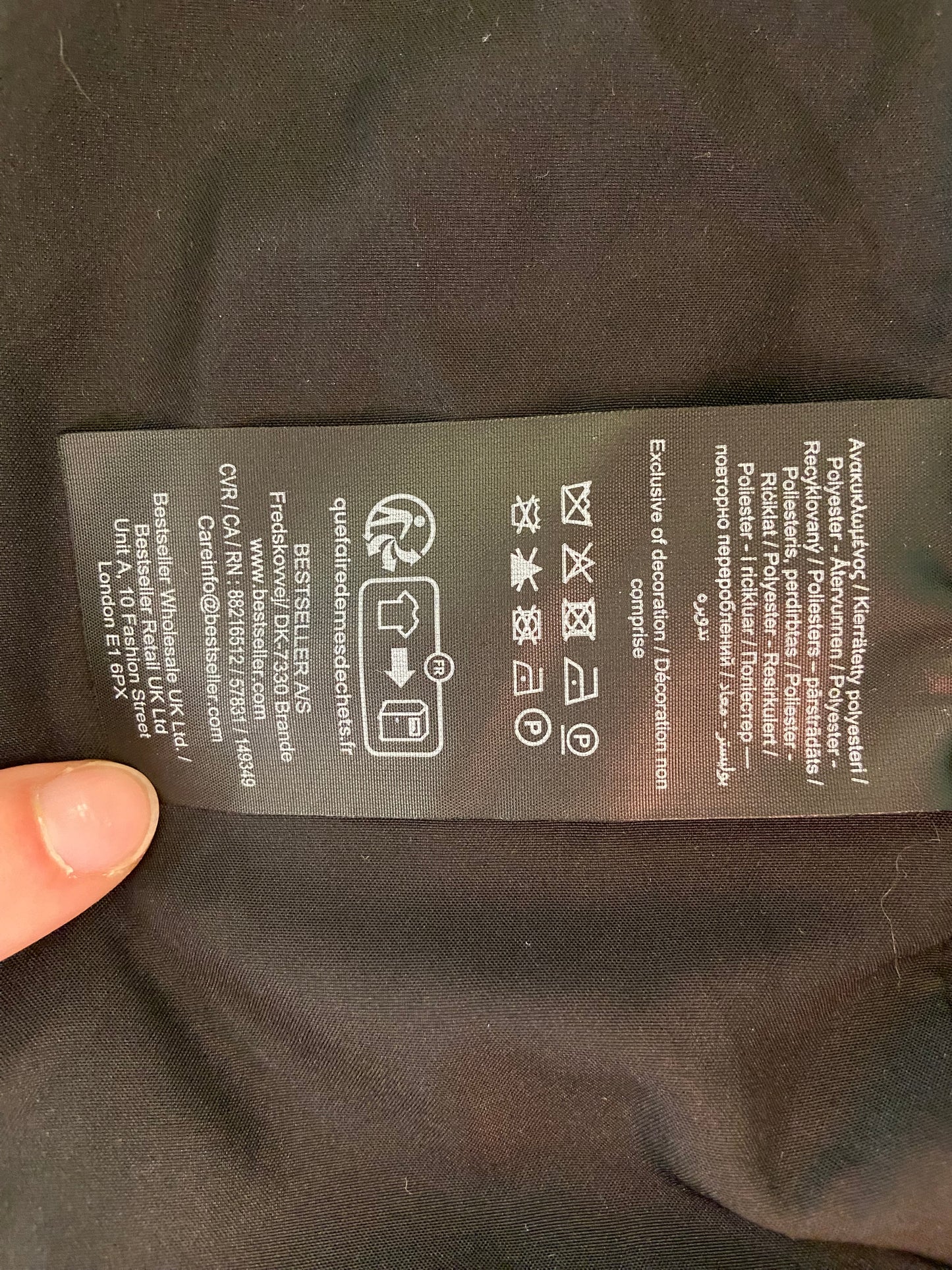 NEW NEVER WORN "YAS" BLACK FLORAL QUILTED COAT