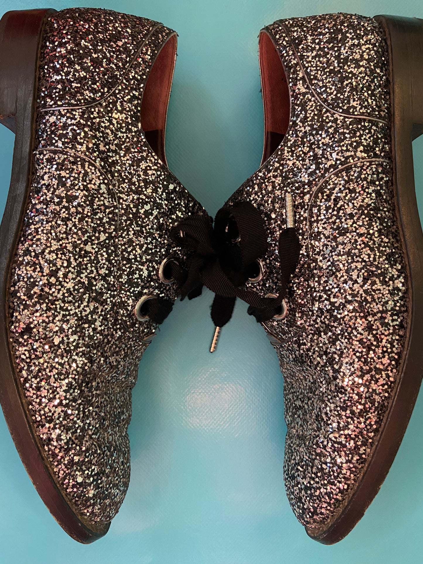 “MARC JACOBS” SILVER GLITTER DRESS SHOES