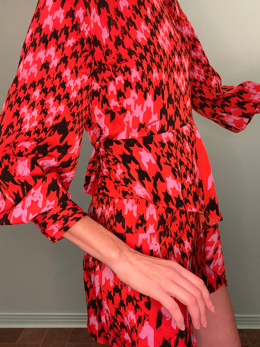 *** NEW WITH TAGS “TOPSHOP” RED PINK AND BLACK HOUNDSTOOTH DRESS