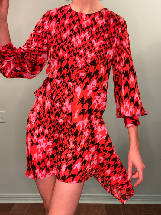 *** NEW WITH TAGS “TOPSHOP” RED PINK AND BLACK HOUNDSTOOTH DRESS