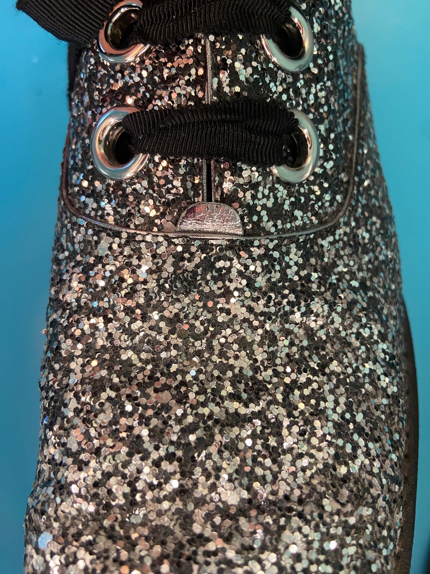 “MARC JACOBS” SILVER GLITTER DRESS SHOES