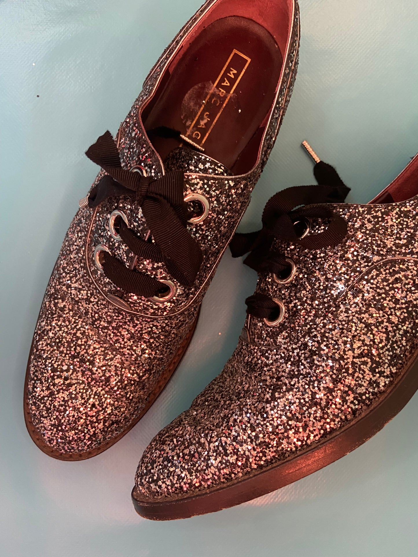 “MARC JACOBS” SILVER GLITTER DRESS SHOES