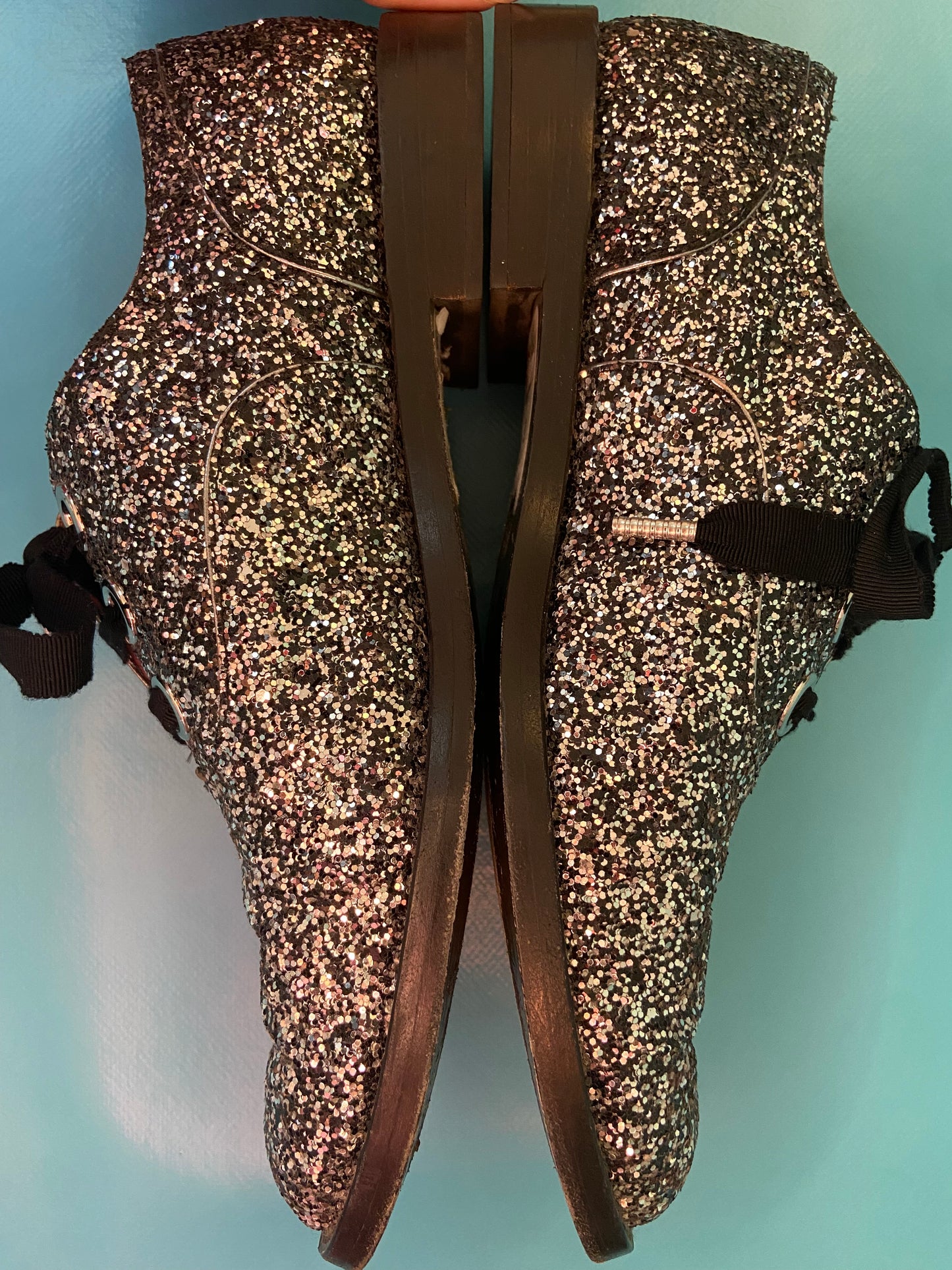 “MARC JACOBS” SILVER GLITTER DRESS SHOES