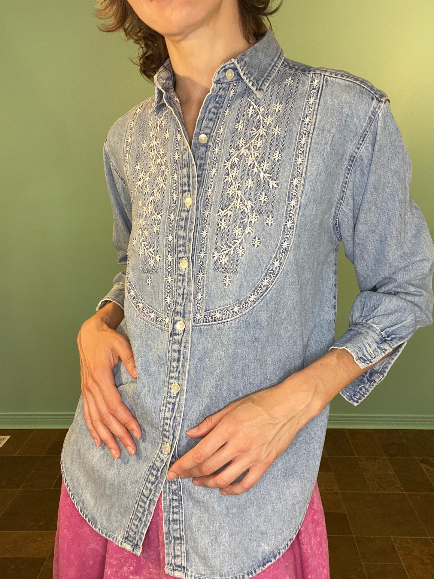VINTAGE "GAP" EMBROIDERED DENIM SHIRT