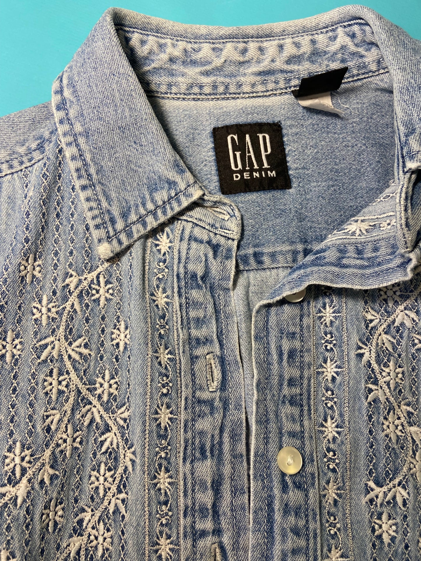 VINTAGE "GAP" EMBROIDERED DENIM SHIRT