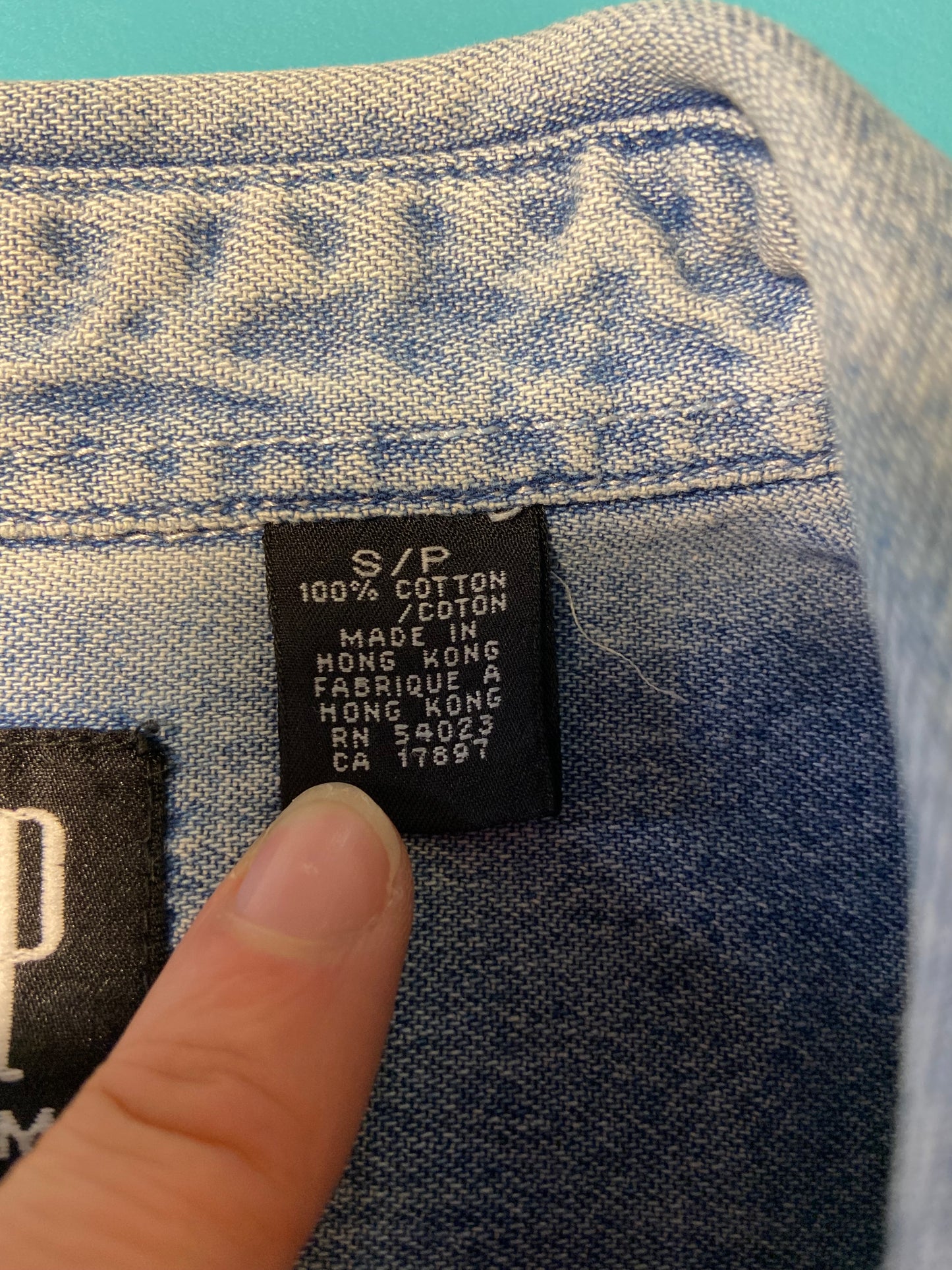 VINTAGE "GAP" EMBROIDERED DENIM SHIRT