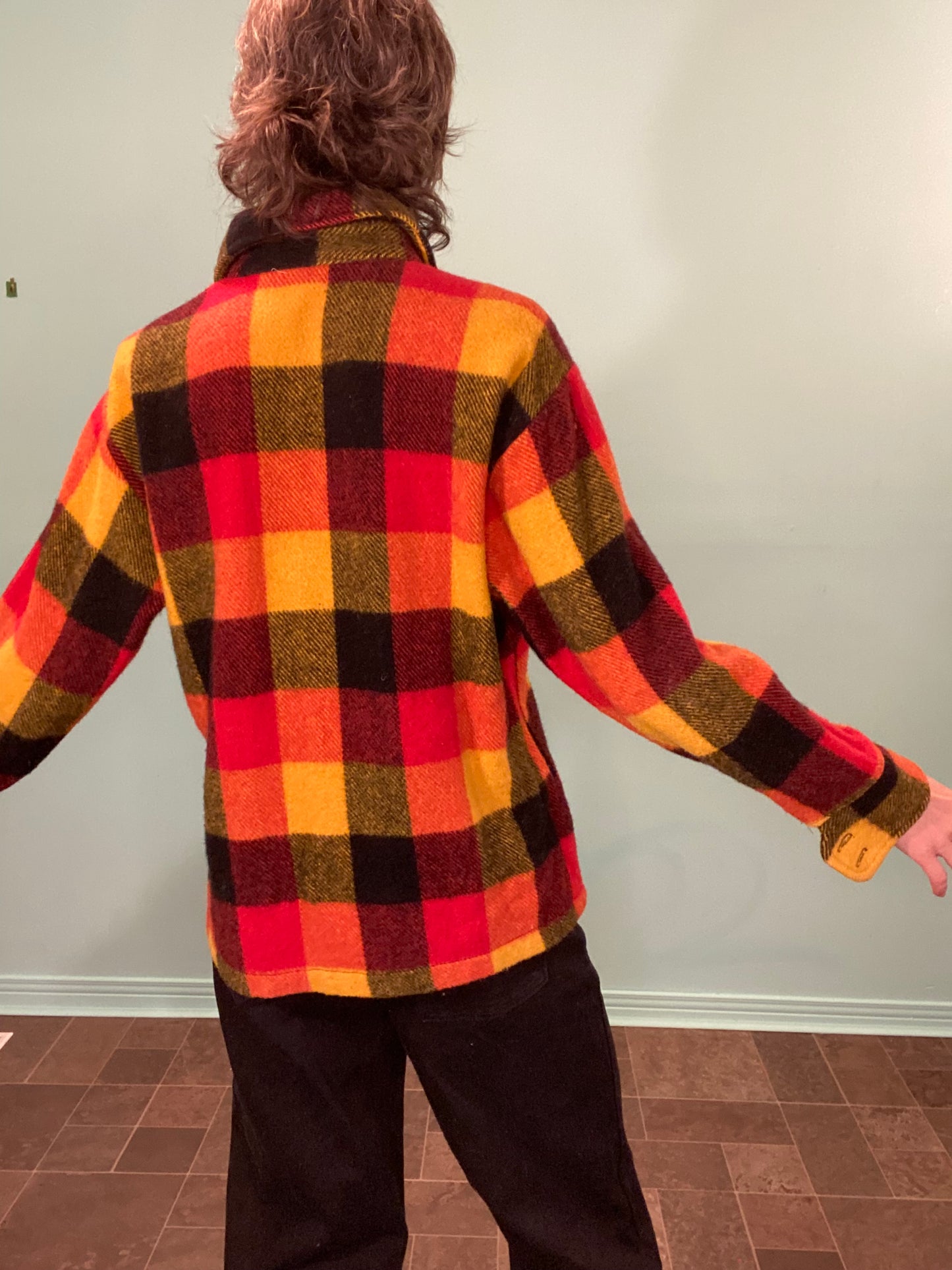 VINTAGE %100 WOOL "CARRIAGE CLUB" PLAID LUMBERJACK SHIRT