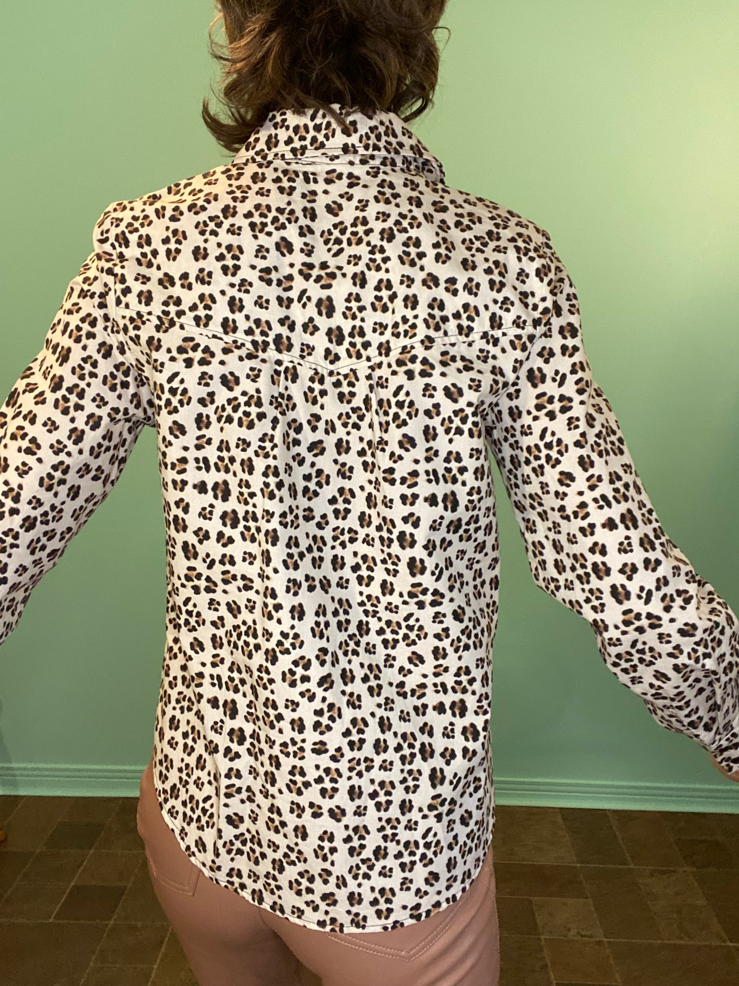 LEOPARD PRINT %100 COTTON DRESS SHIRT ***NEVER WORN