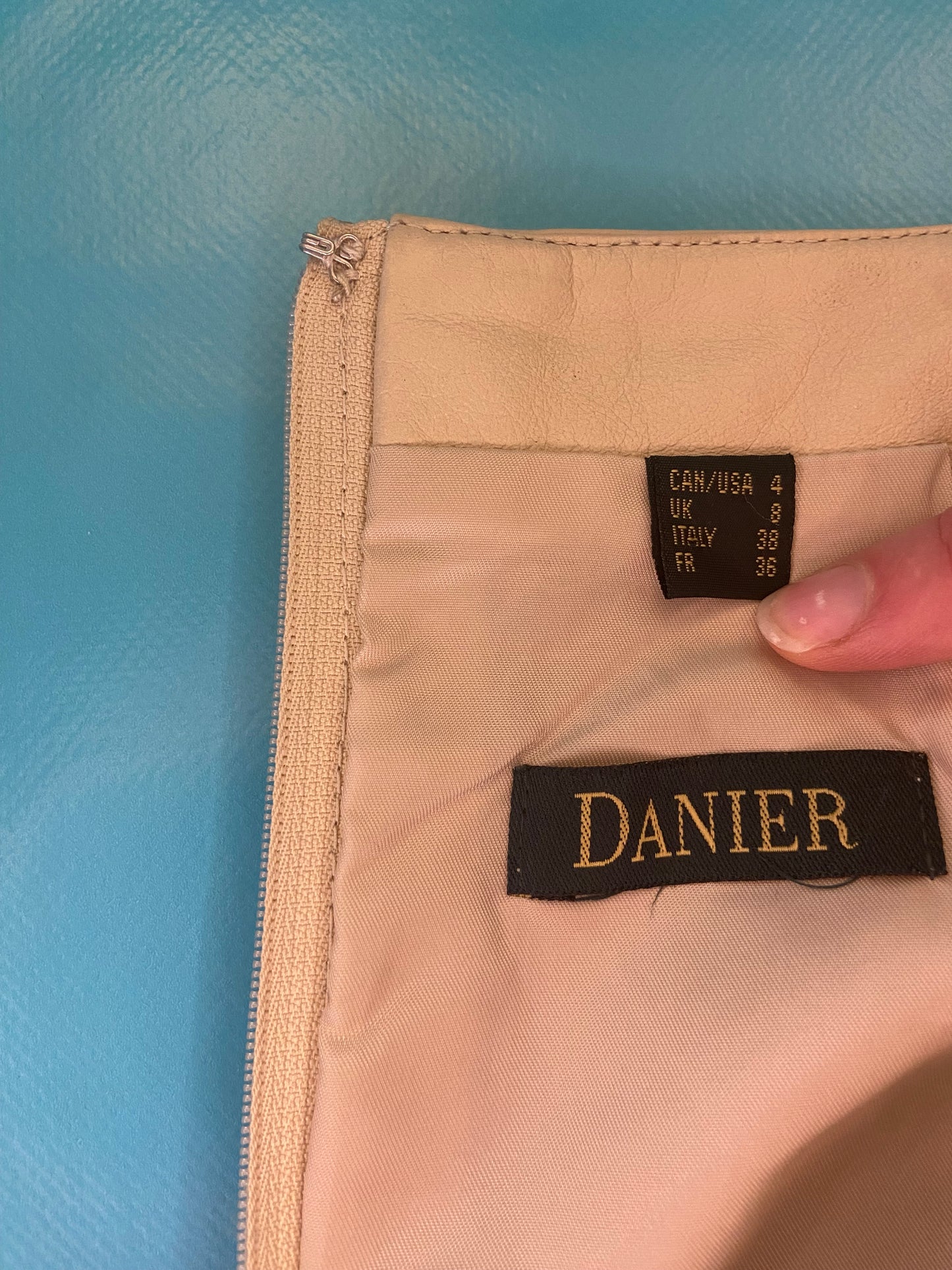 VINTAGE "DANIER" BIEGE FRINGED LEATHER SKIRT