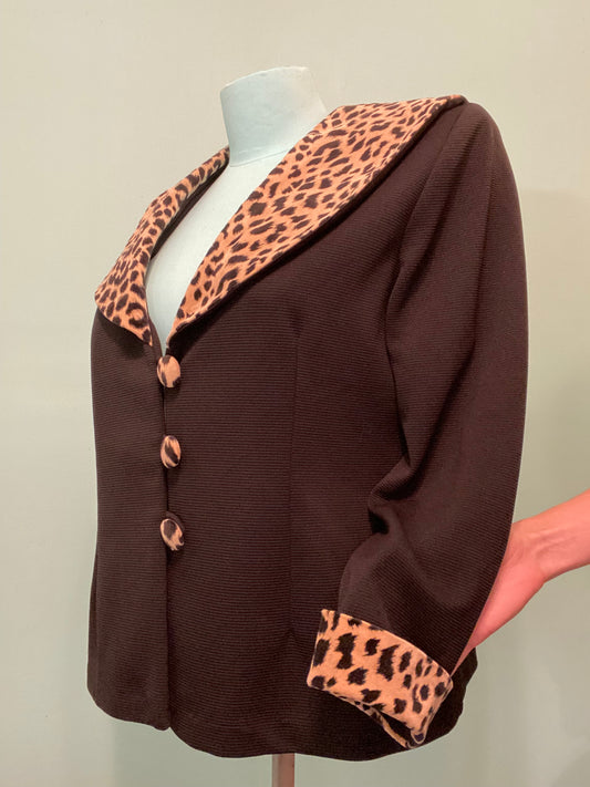 VINTAGE "JDB" BLACK STRETCH BLAZER WITH CHEETAH PRINT COLLAR