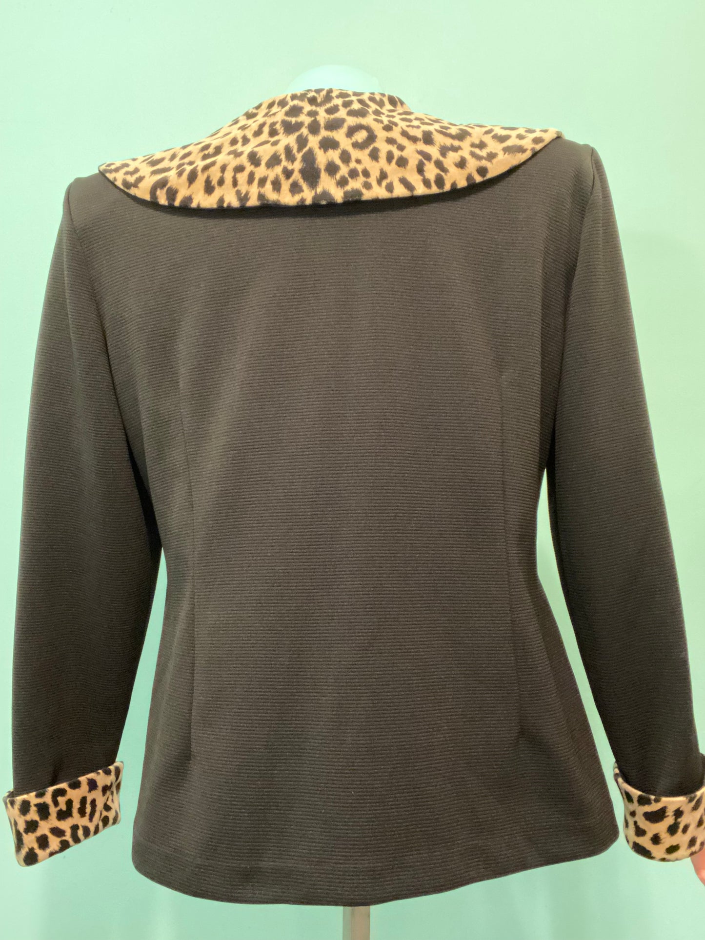VINTAGE "JDB" BLACK STRETCH BLAZER WITH CHEETAH PRINT COLLAR