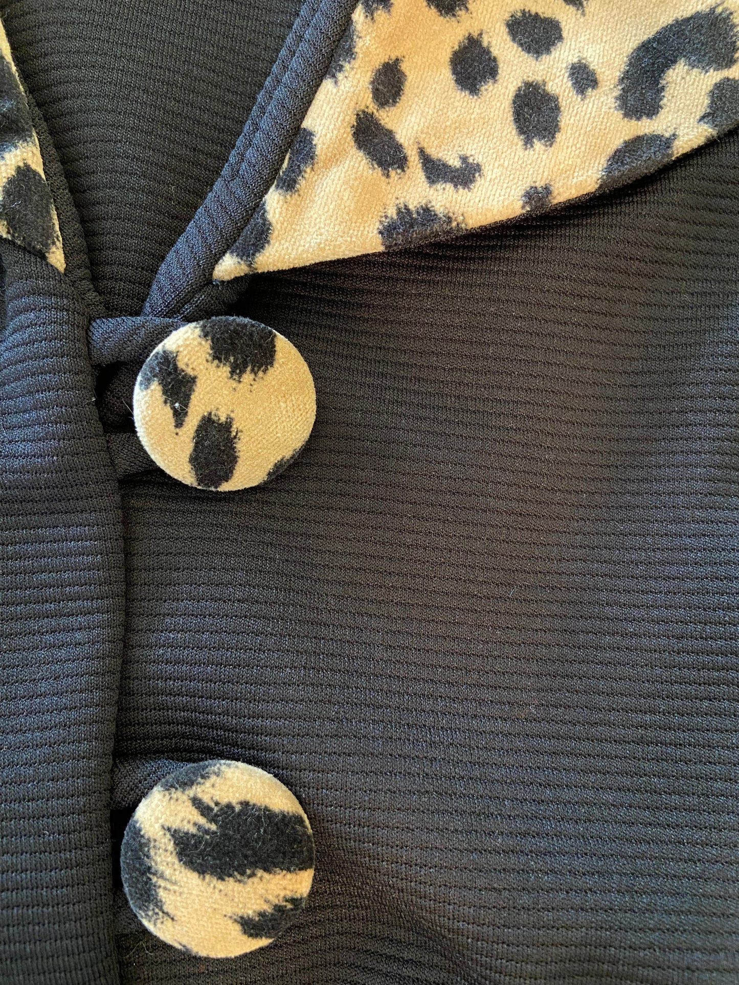 VINTAGE "JDB" BLACK STRETCH BLAZER WITH CHEETAH PRINT COLLAR