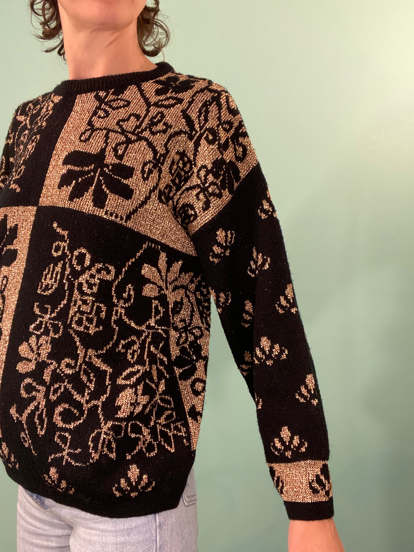 VINTAGE BLACK AND GOLD HOLIDAY FLORAL SWEATER