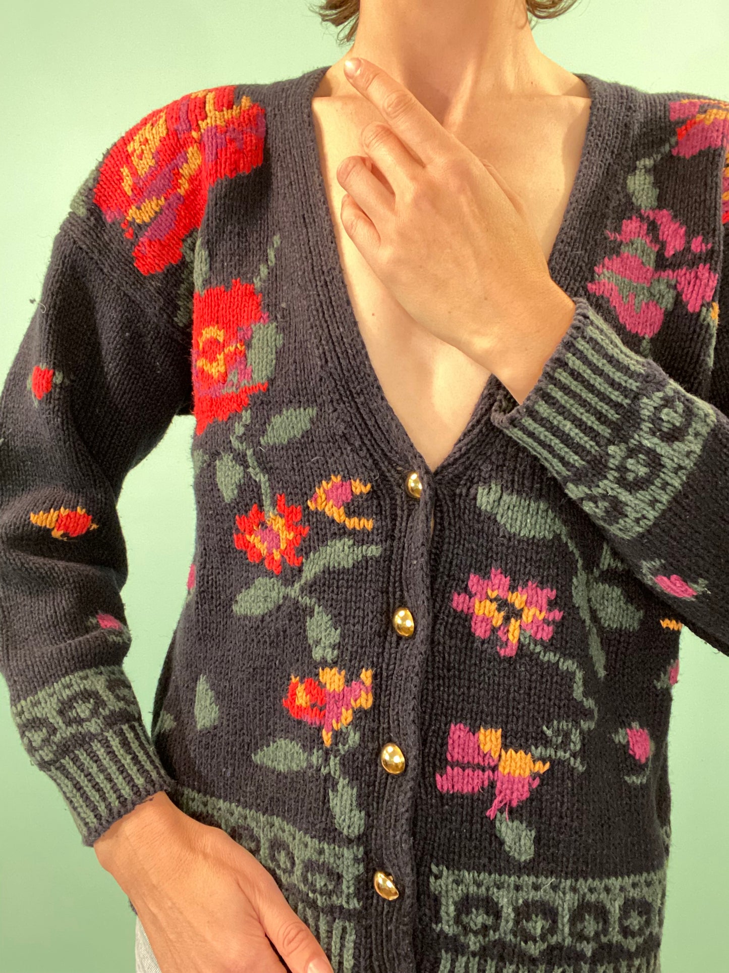 STUNNING VINTAGE "JONES NEW YORK" FLORAL CARDIGAN