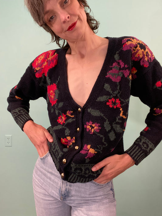 STUNNING VINTAGE "JONES NEW YORK" FLORAL CARDIGAN