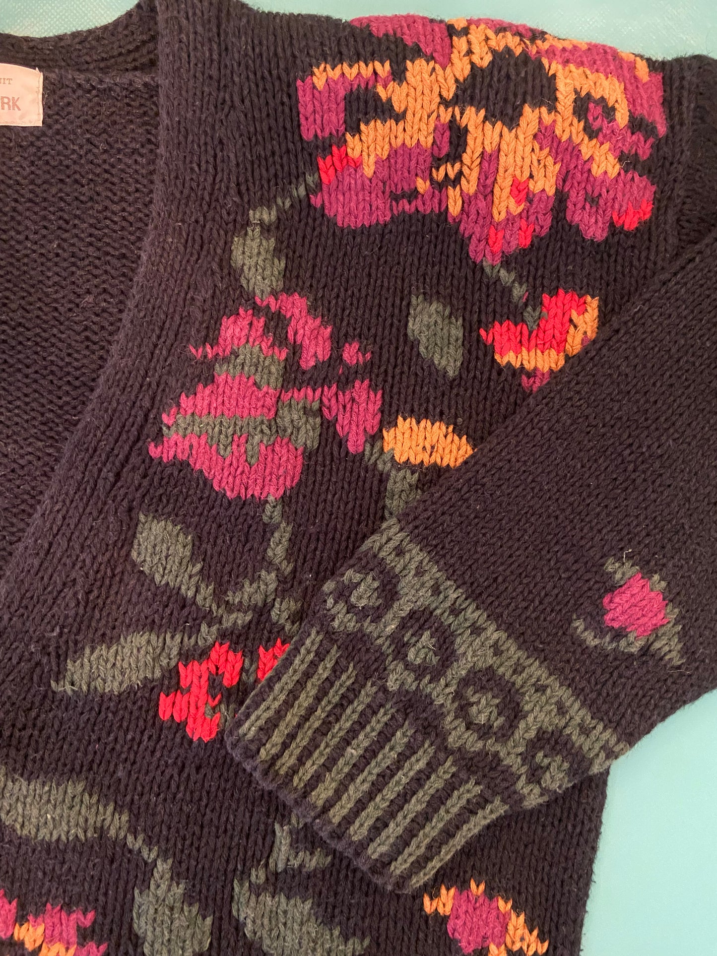 STUNNING VINTAGE "JONES NEW YORK" FLORAL CARDIGAN