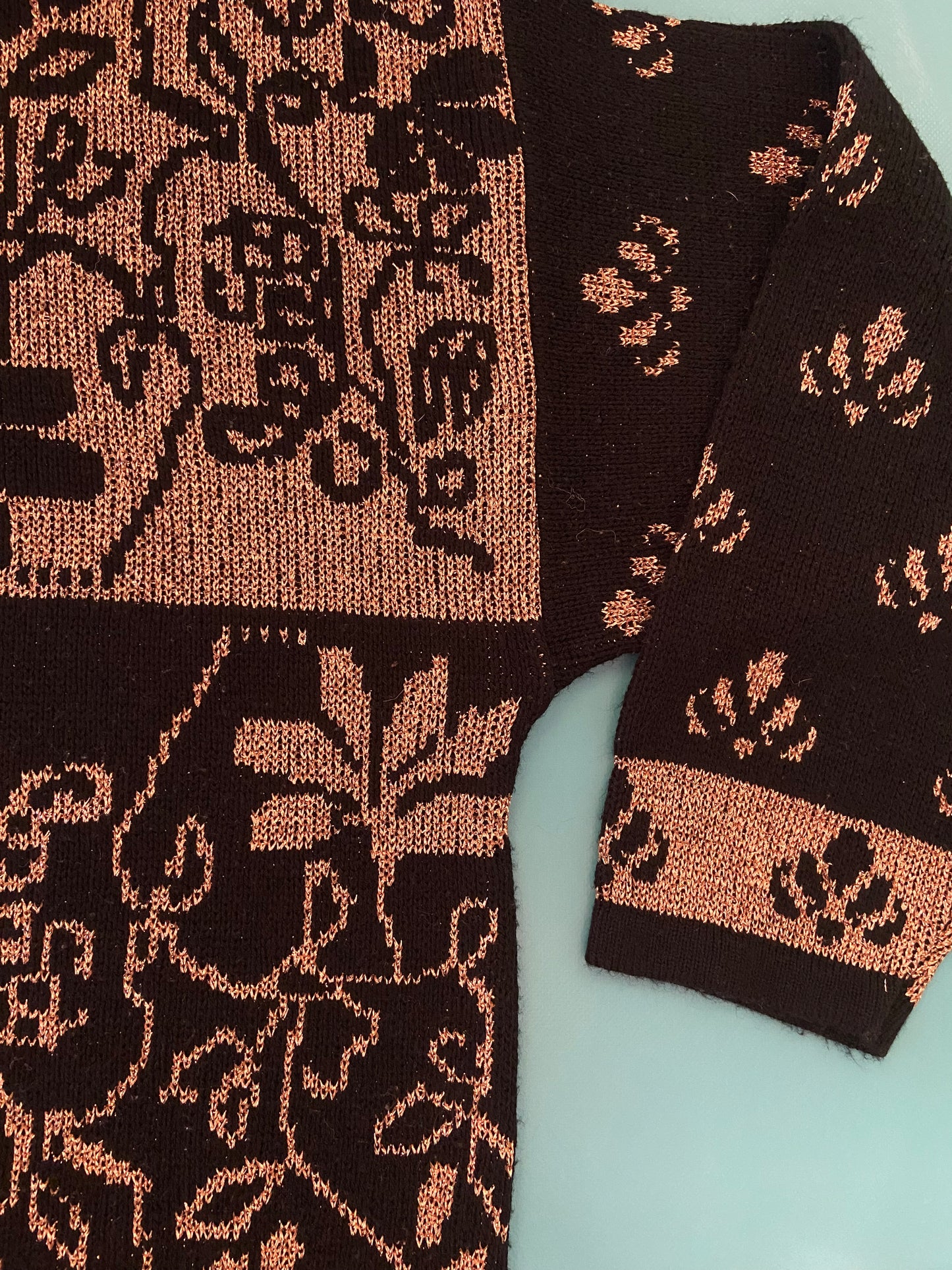 VINTAGE BLACK AND GOLD HOLIDAY FLORAL SWEATER