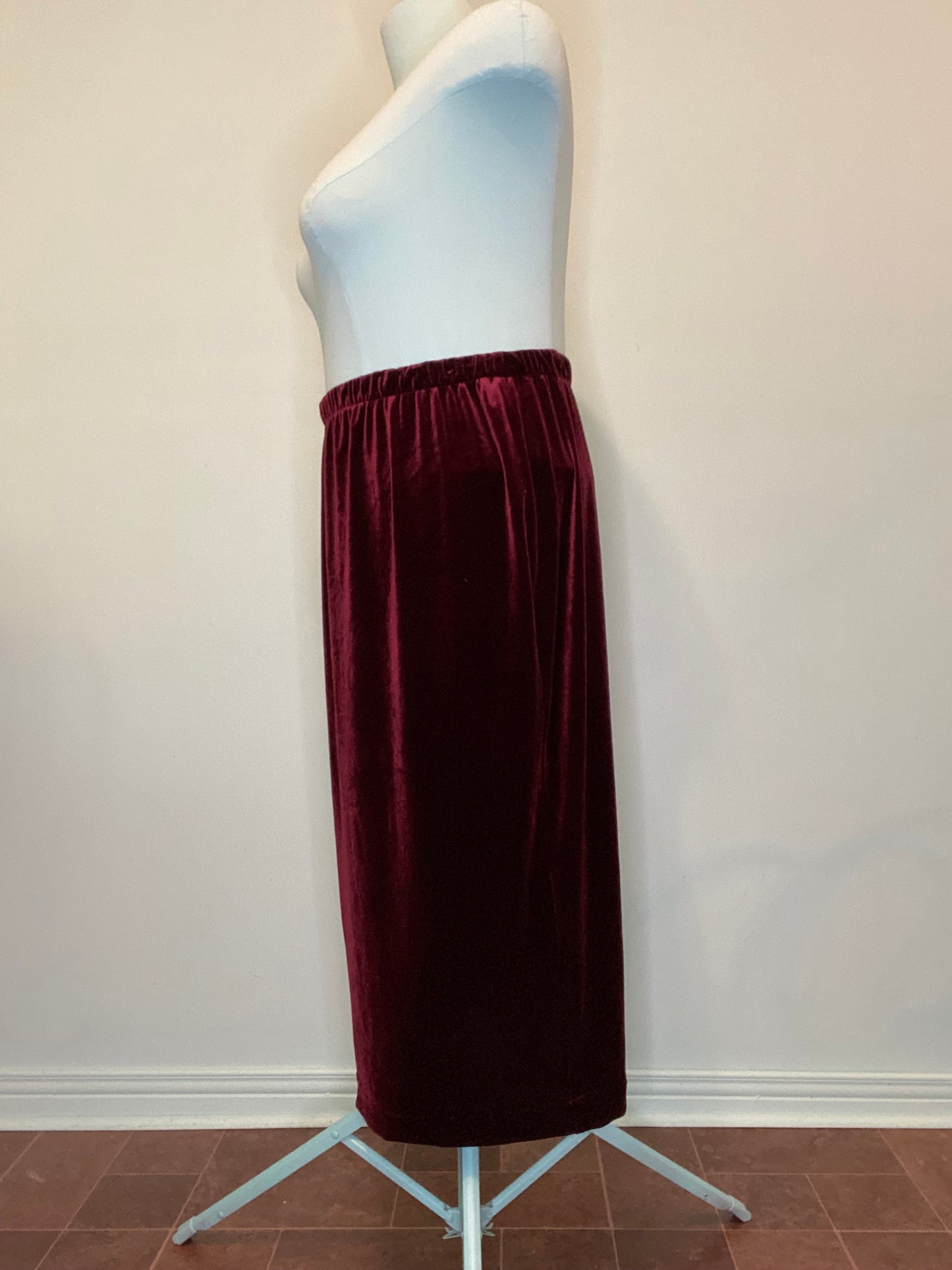 VINTAGE 90S "LAURA II" WINE COLOURED STRETCH VELVET SKIRT