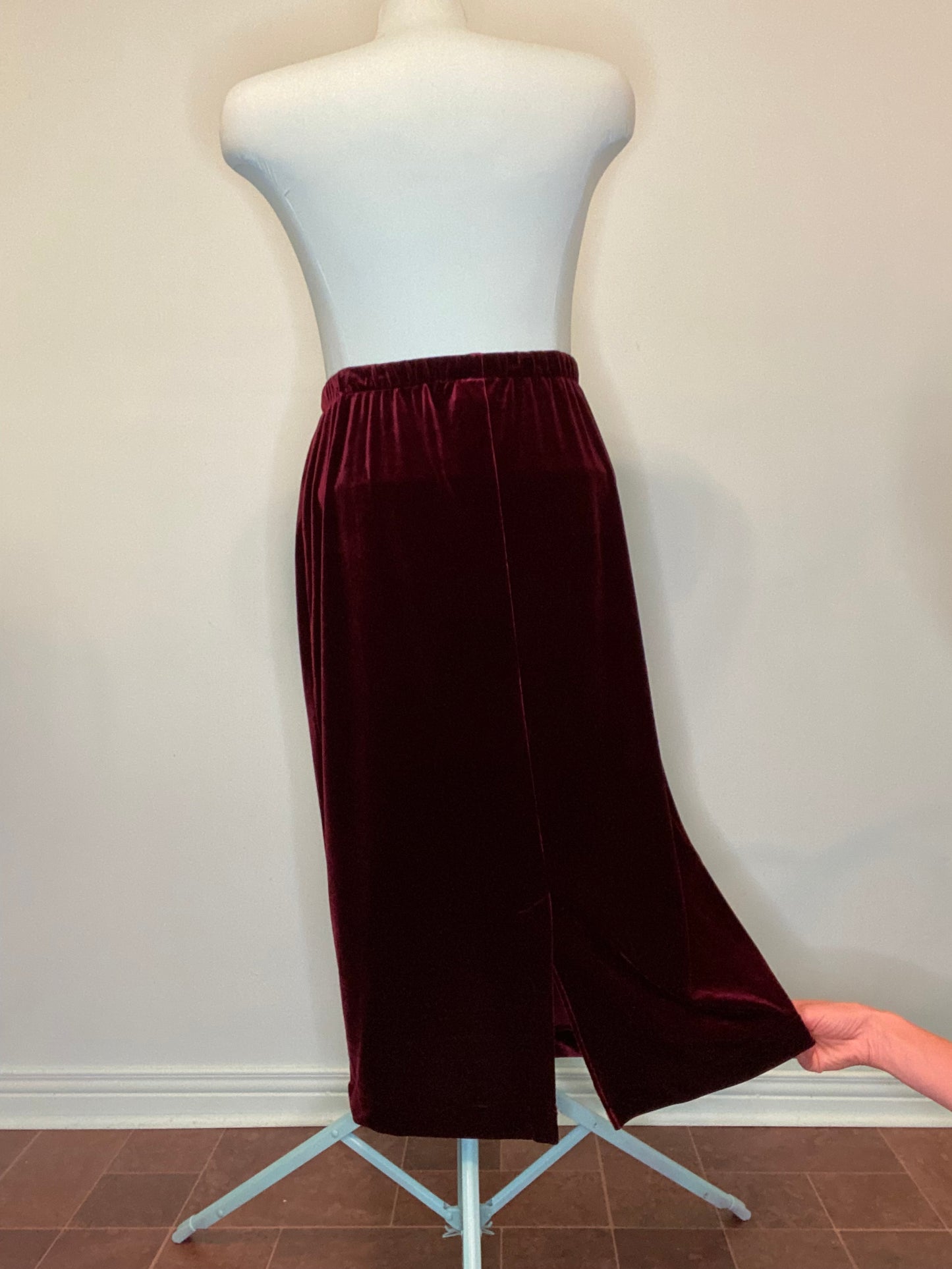VINTAGE 90S "LAURA II" WINE COLOURED STRETCH VELVET SKIRT