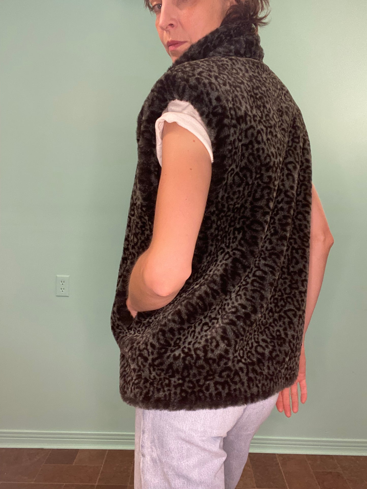 VINTAGE FAUX FUR CHEETAH VEST "BETA'S CHOICE"