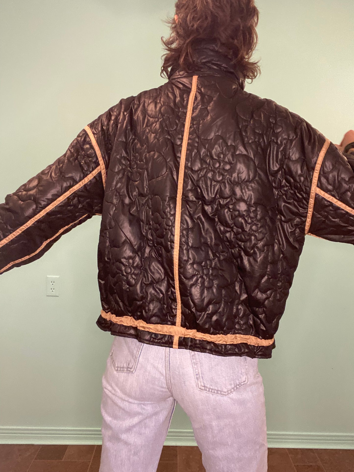 NEW NEVER WORN "YAS" BLACK FLORAL QUILTED COAT