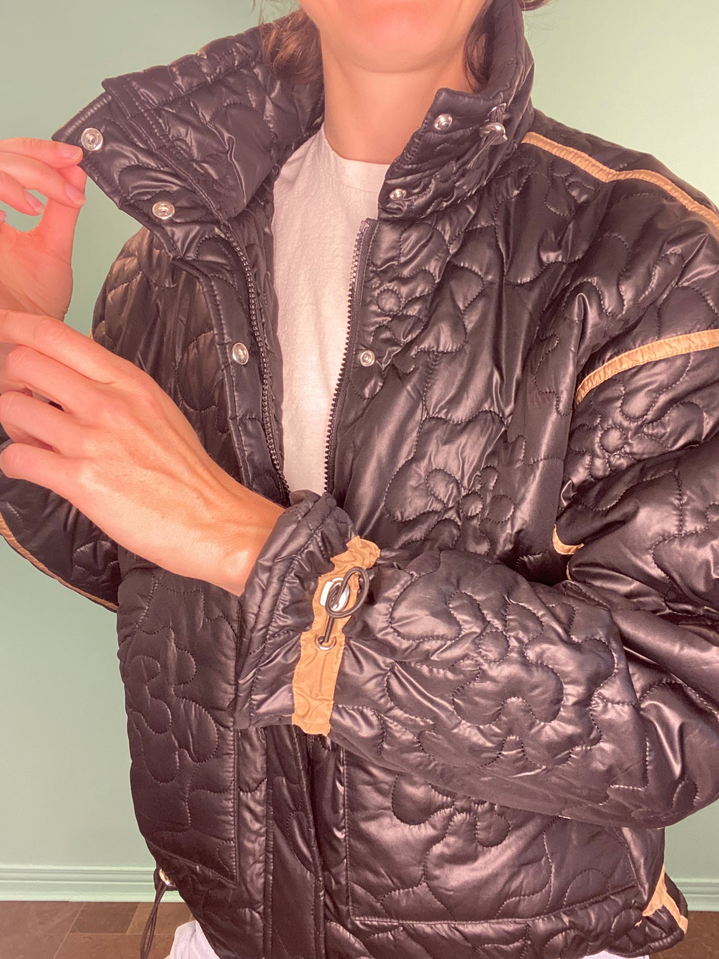 NEW NEVER WORN "YAS" BLACK FLORAL QUILTED COAT