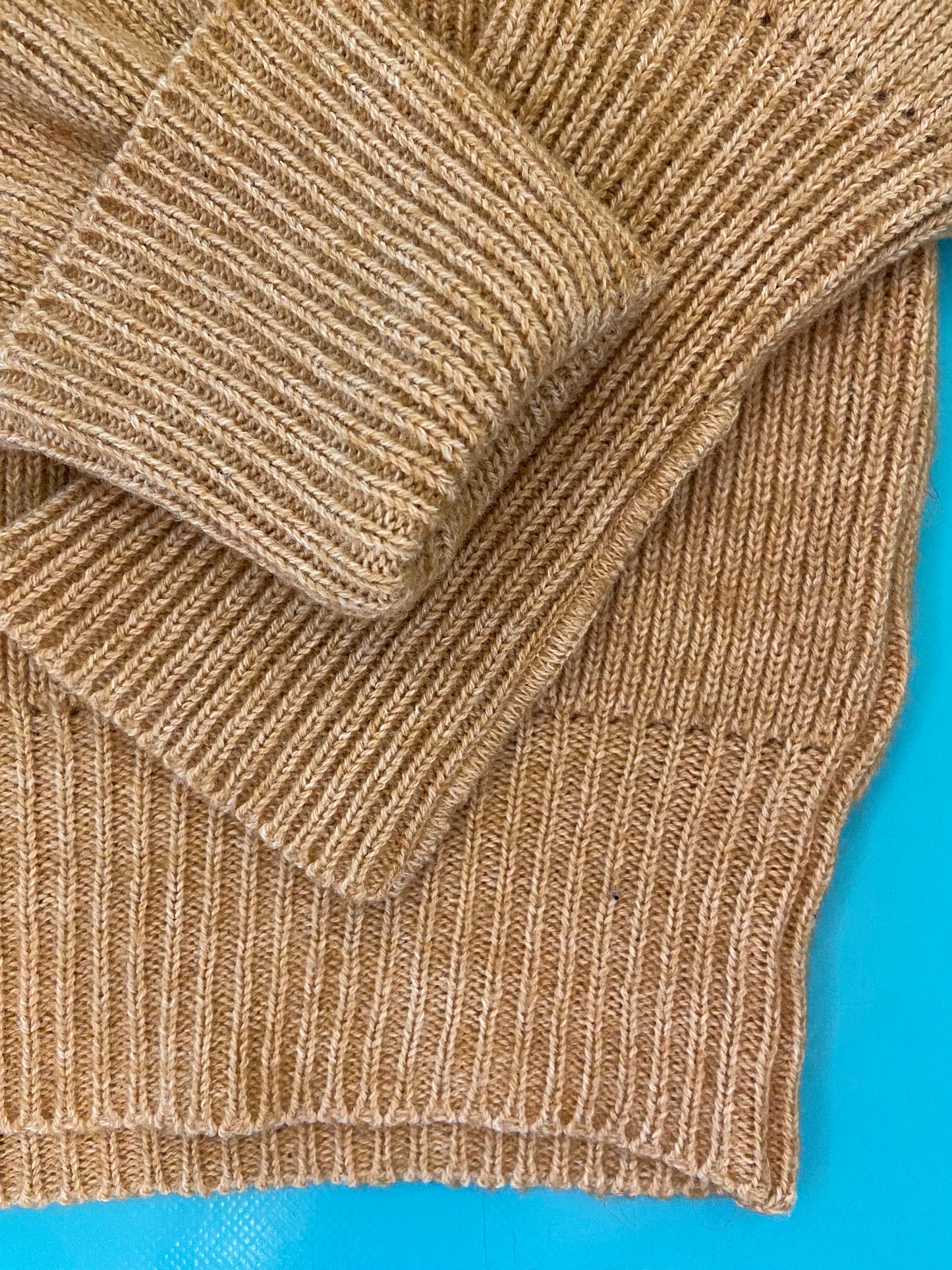 VINTAGE CARAMEL "INGO" SWEATER