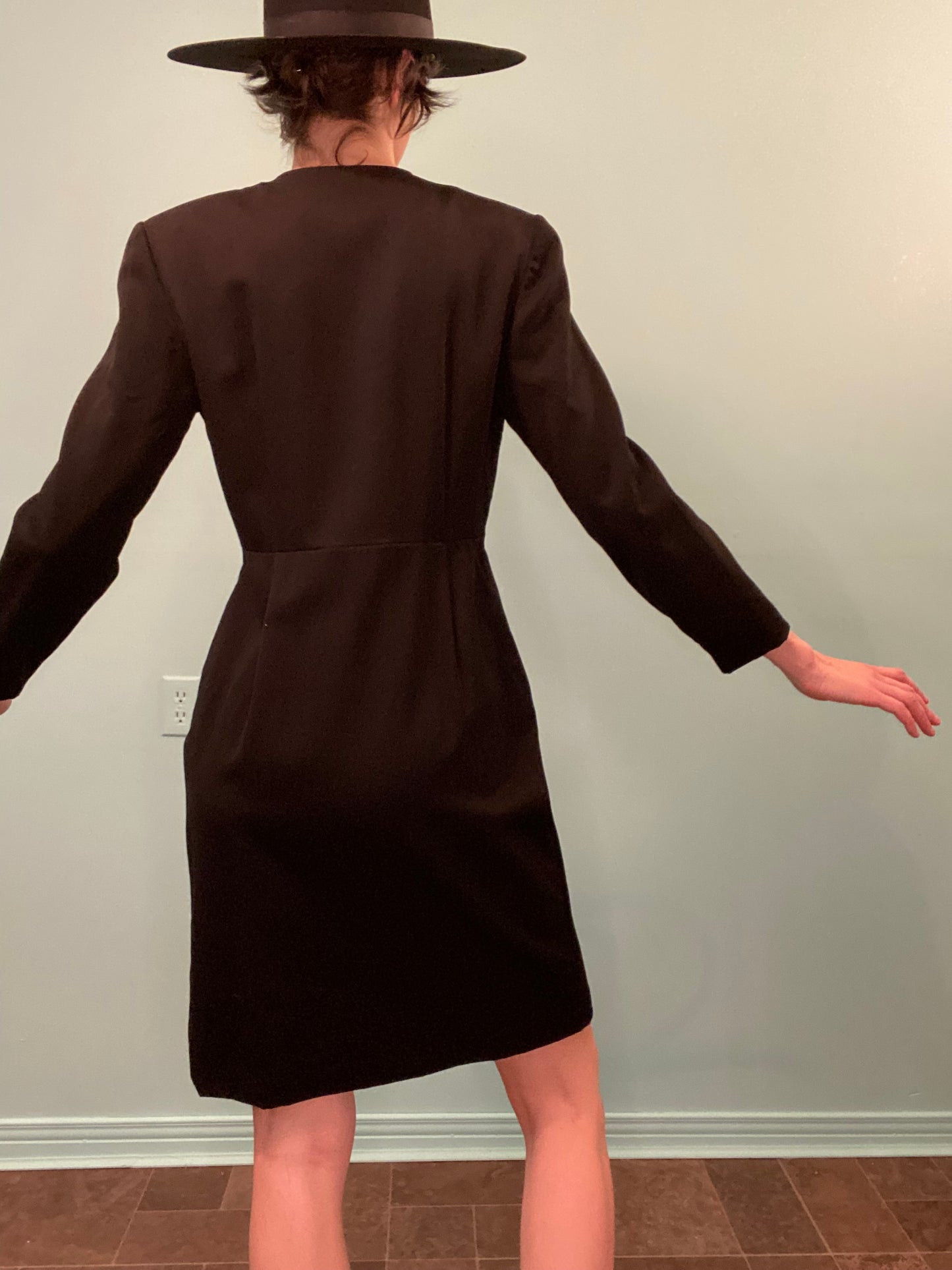 VINTAGE "GENEVIEVE COLLECTION" TAILORED %100 WOOL SUIT DRESS