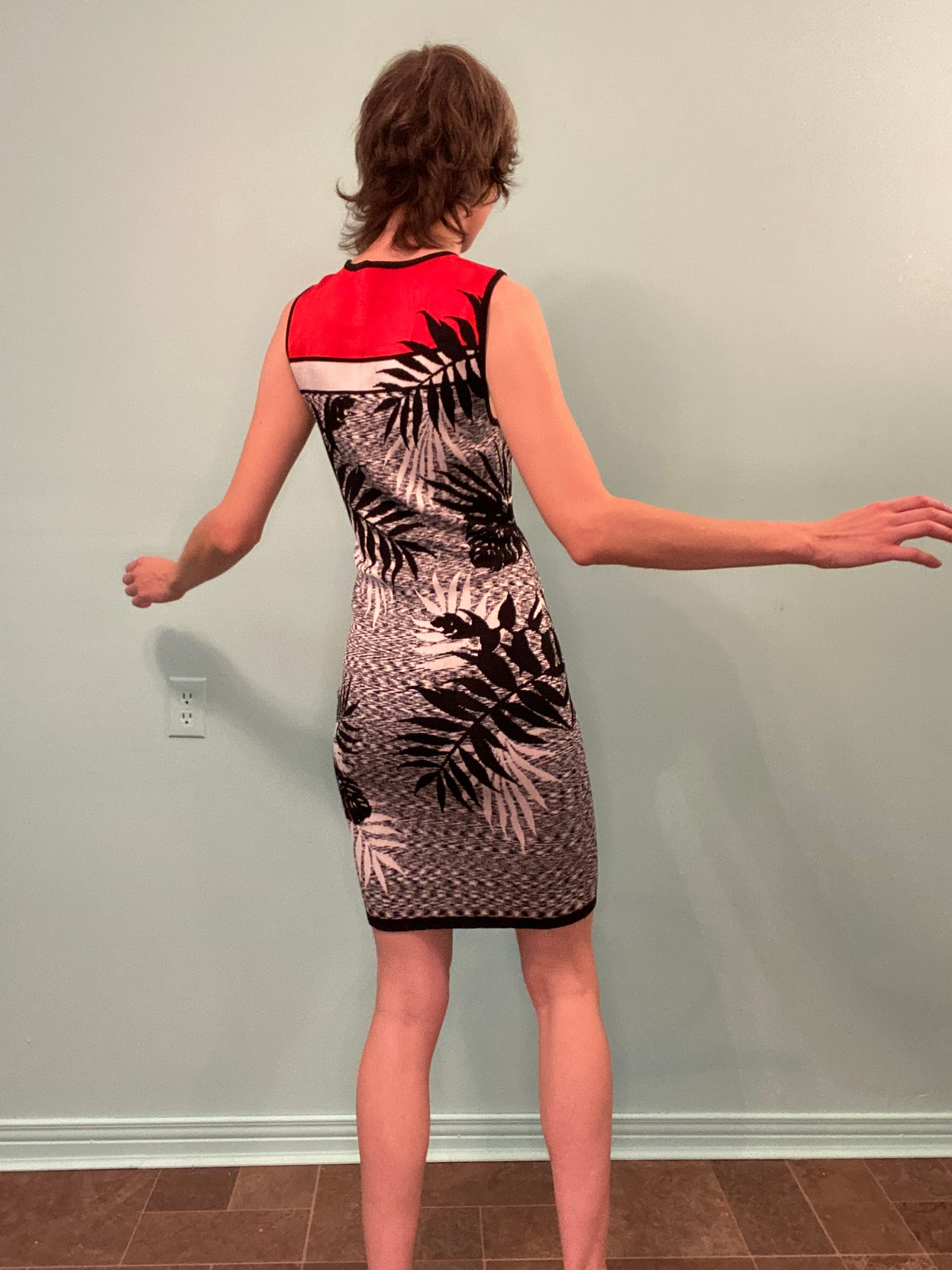 "KAREN MILLEN" GORGEOUS RED BLACK AND CREAM KNIT DRESS
