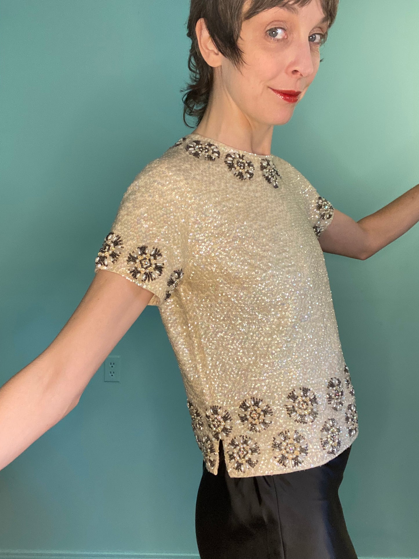 PRISTINE VINTAGE "IMPORTS BY ARISTO" %100 WOOL IVORY SEQUIN TOP
