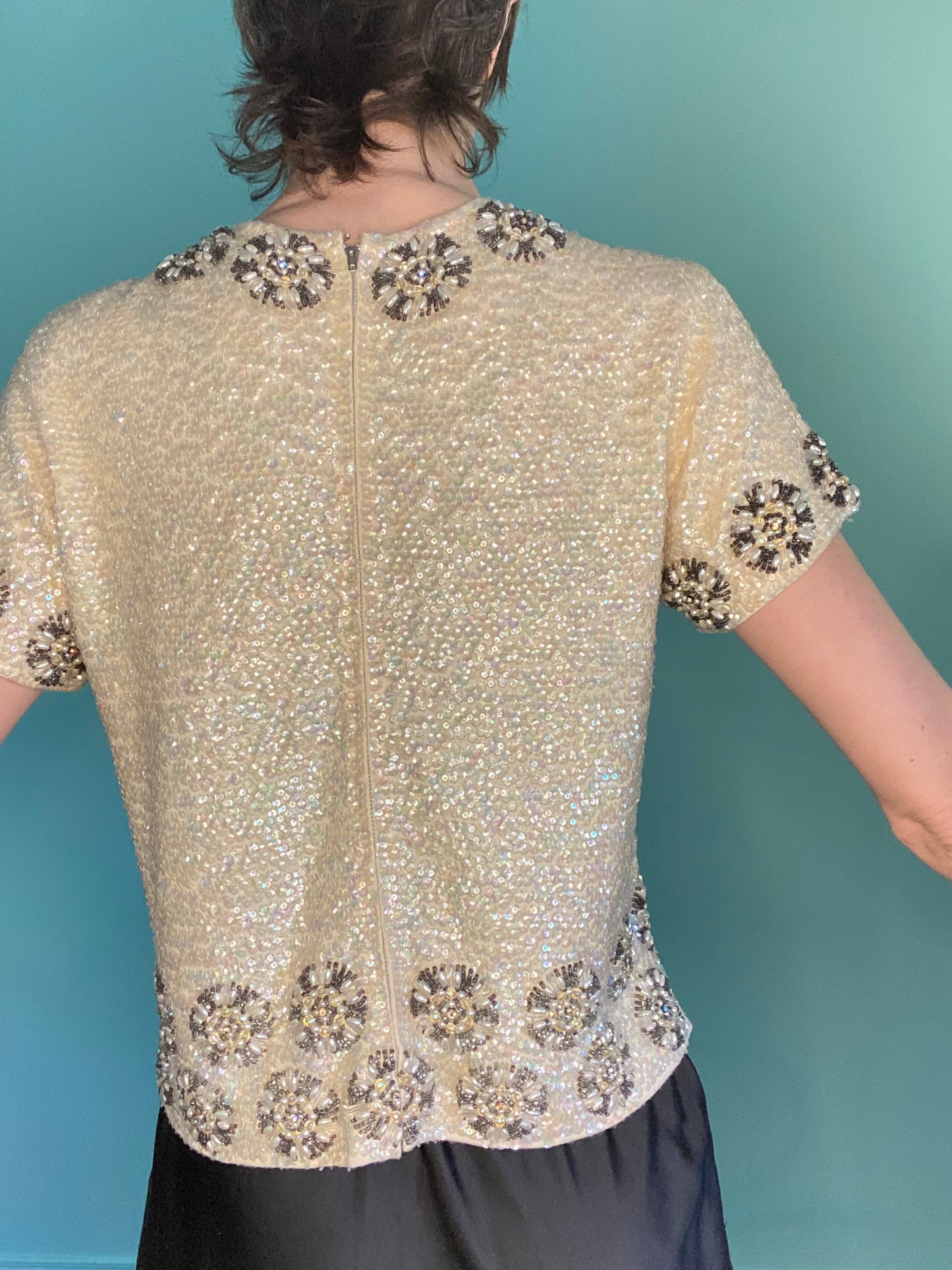 PRISTINE VINTAGE "IMPORTS BY ARISTO" %100 WOOL IVORY SEQUIN TOP