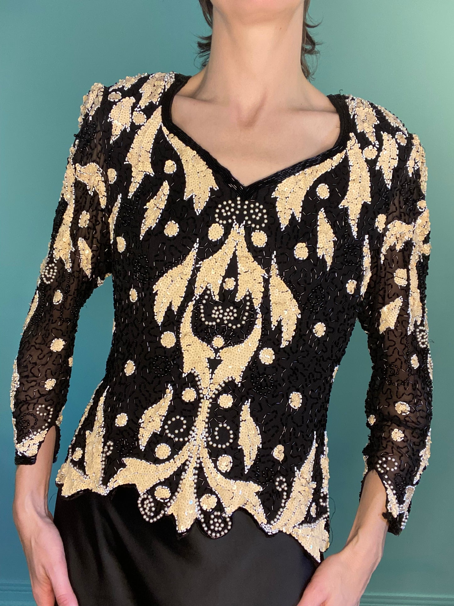 BREATHTAKING VINTAGE "LIPTONS" LONG SLEEVE SEQUIN TOP
