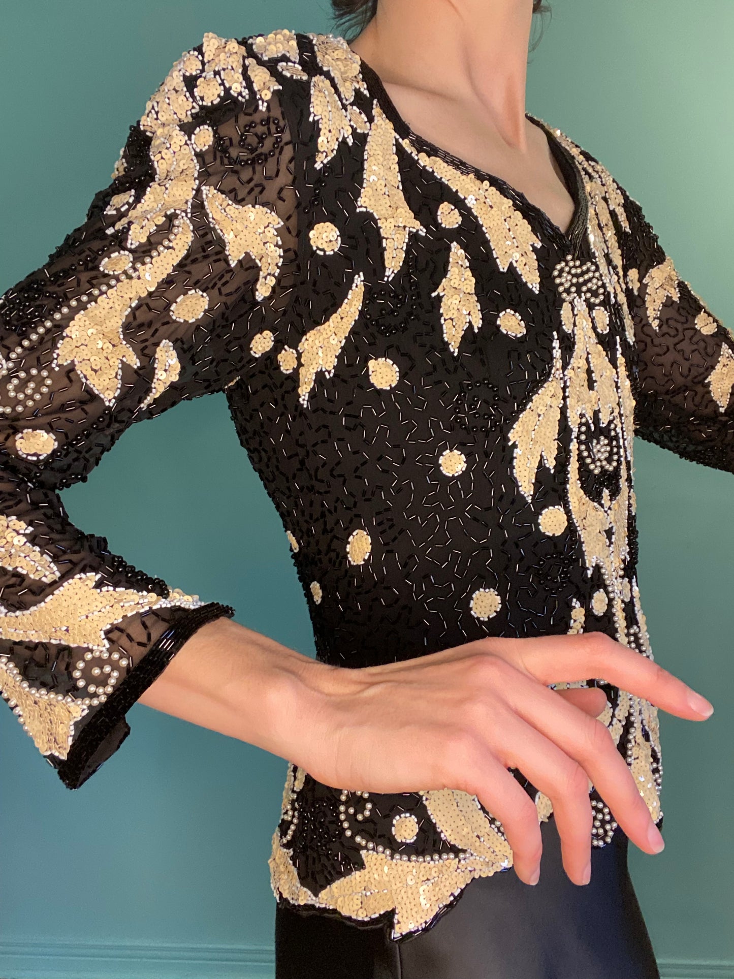 BREATHTAKING VINTAGE "LIPTONS" LONG SLEEVE SEQUIN TOP