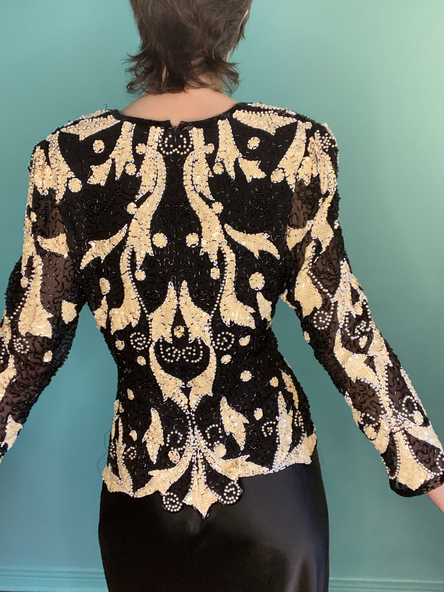 BREATHTAKING VINTAGE "LIPTONS" LONG SLEEVE SEQUIN TOP
