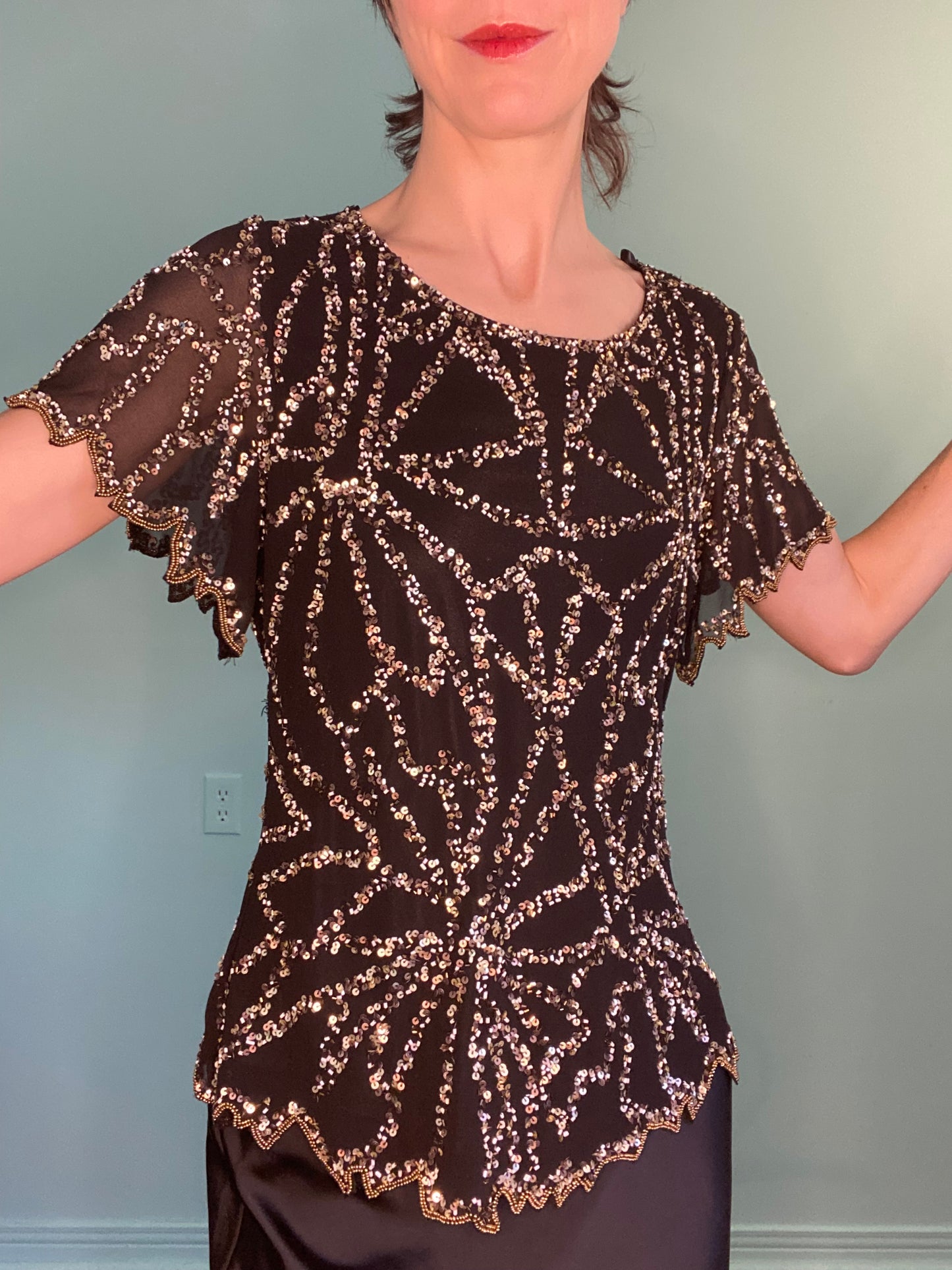 STUNNING VINTAGE SEQUIN TOP WITH BEADED TEXTURED-SCALLOPED SLEEVE AND BODICE
