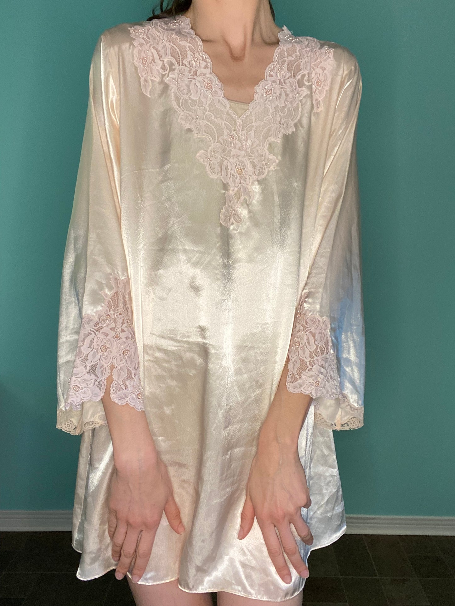 VINTAGE "EATON VANITY FAIR" NIGHTY WITH LACE AND BEADING