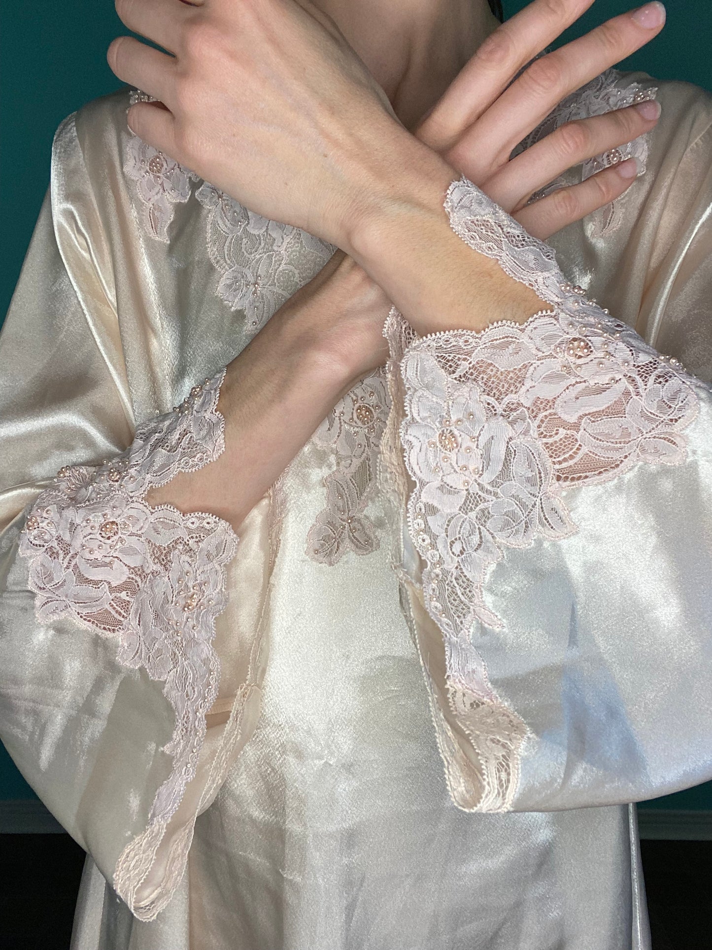 VINTAGE "EATON VANITY FAIR" NIGHTY WITH LACE AND BEADING