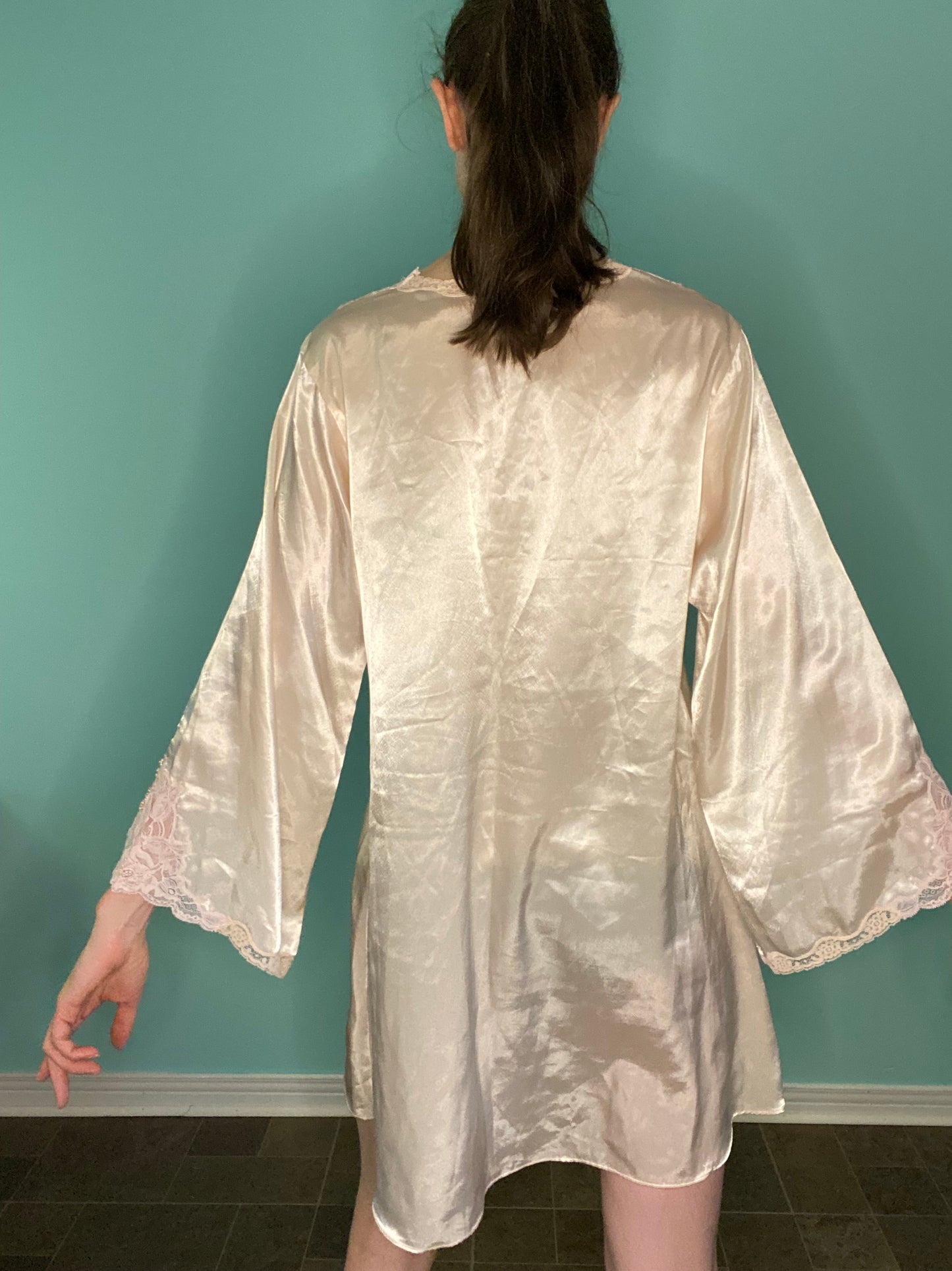 VINTAGE "EATON VANITY FAIR" NIGHTY WITH LACE AND BEADING