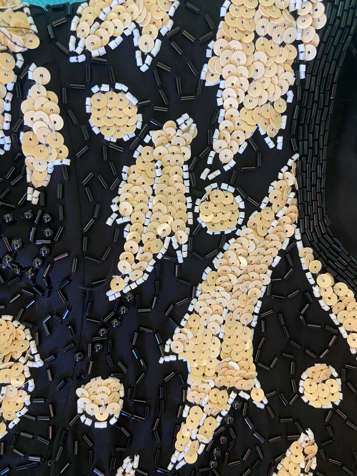 BREATHTAKING VINTAGE "LIPTONS" LONG SLEEVE SEQUIN TOP