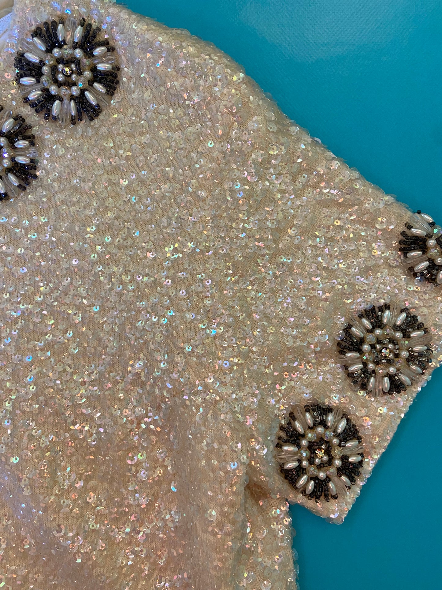 PRISTINE VINTAGE "IMPORTS BY ARISTO" %100 WOOL IVORY SEQUIN TOP