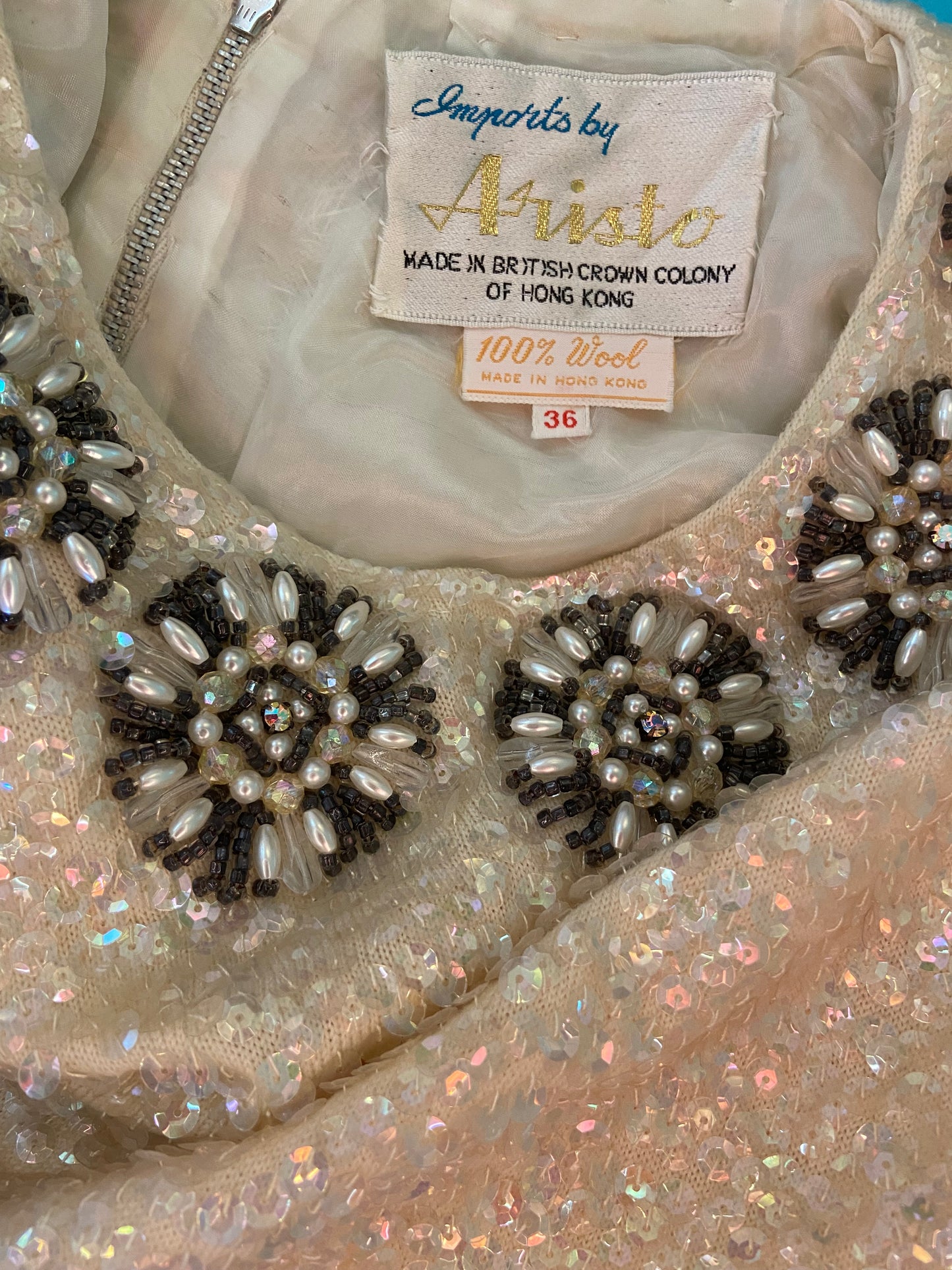 PRISTINE VINTAGE "IMPORTS BY ARISTO" %100 WOOL IVORY SEQUIN TOP