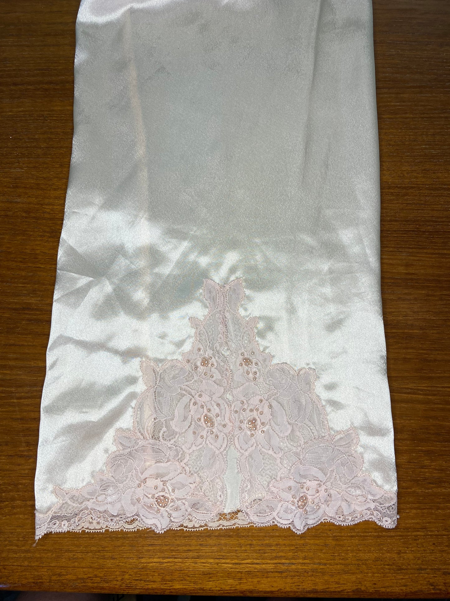 VINTAGE "EATON VANITY FAIR" NIGHTY WITH LACE AND BEADING